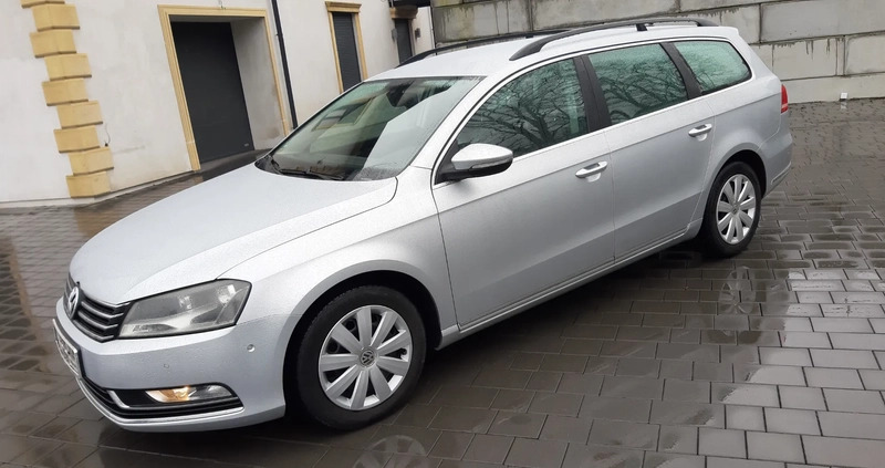 Volkswagen Passat cena 24900 przebieg: 294000, rok produkcji 2011 z Cieszanów małe 466